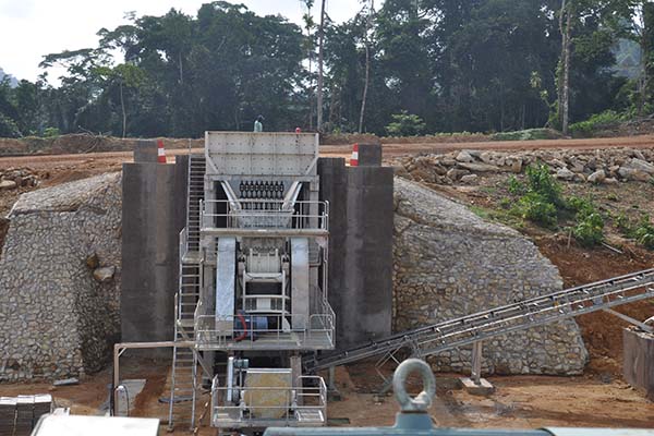 Iron Ore Crushing&Screening Plant in Australia Type: Semi-Mobile(mounted on steel structure