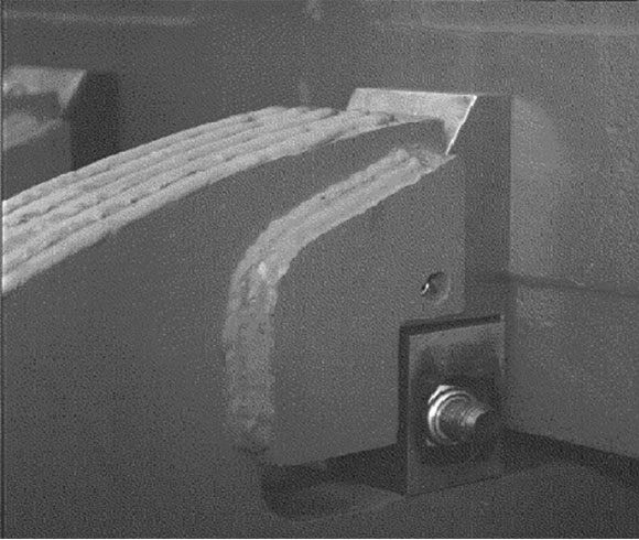 Plate hammer clamping state